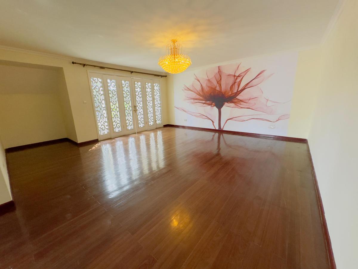 5 Bed House with En Suite at Mimosa Drive - 20