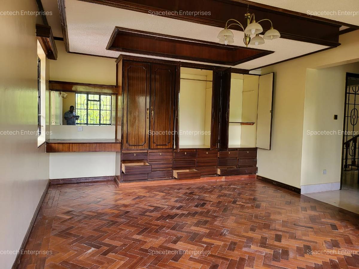 4 Bed House with En Suite in Runda - 13