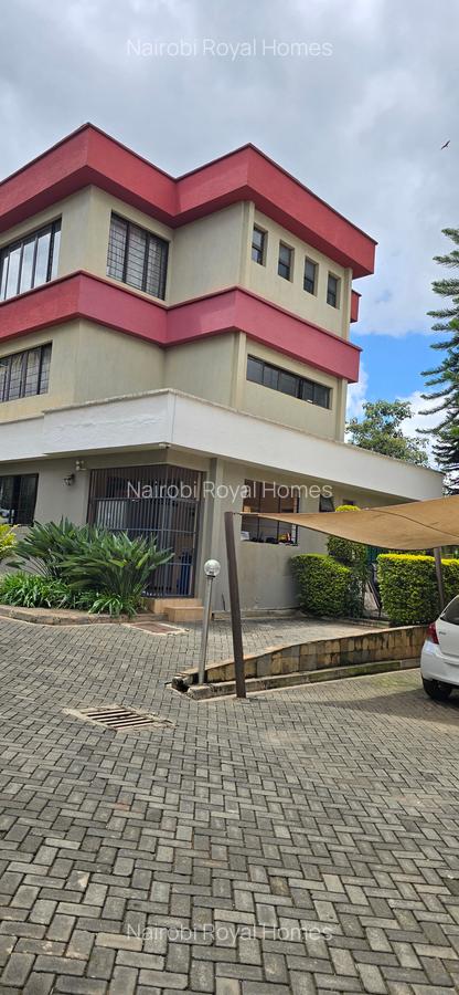 5 Bed Townhouse with En Suite at Lavington Road - 2