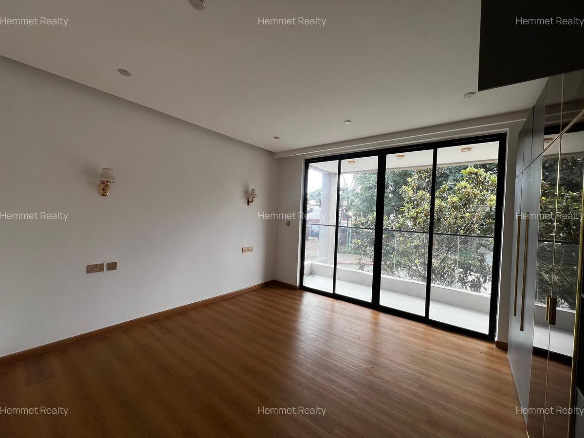 5 Bed Villa with En Suite in Lavington - 8