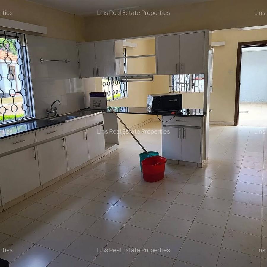 5 Bed House with En Suite in Loresho - 5