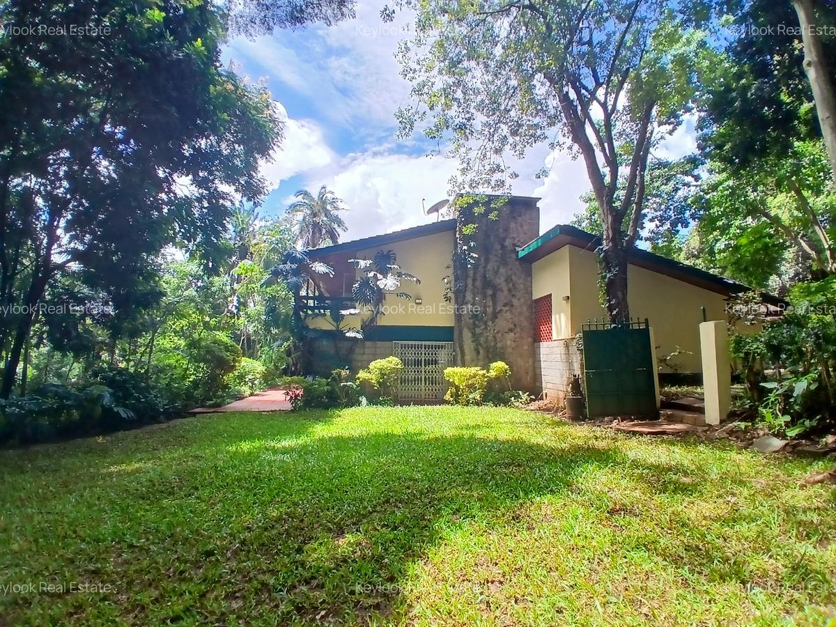 5 Bed House with En Suite at Lavington - 1