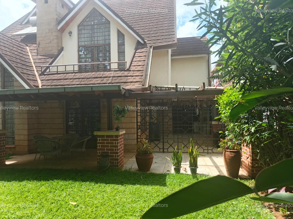 5 Bed Townhouse with En Suite at Lavington - 17