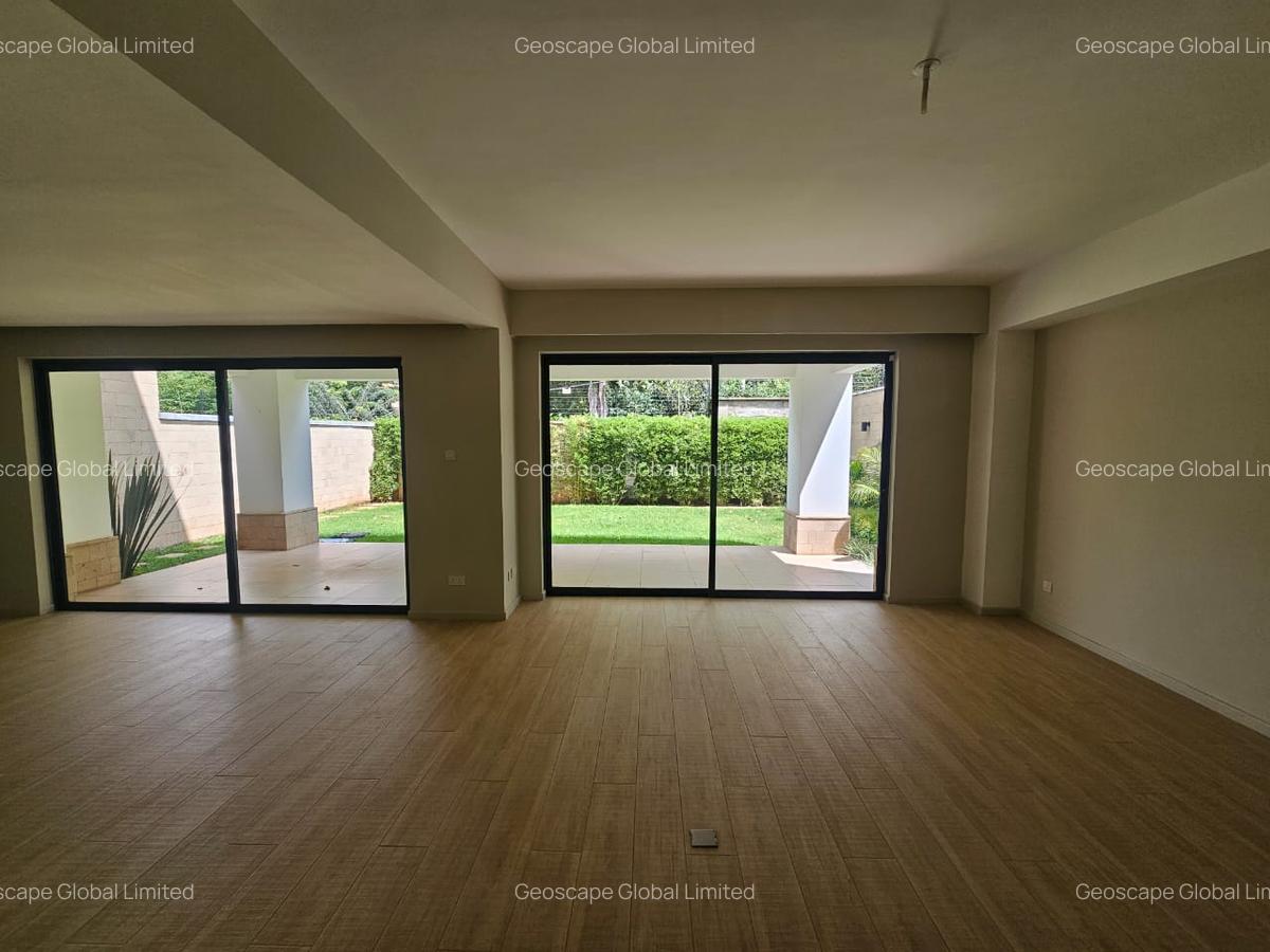 5 Bed Townhouse with En Suite in Spring Valley - 3