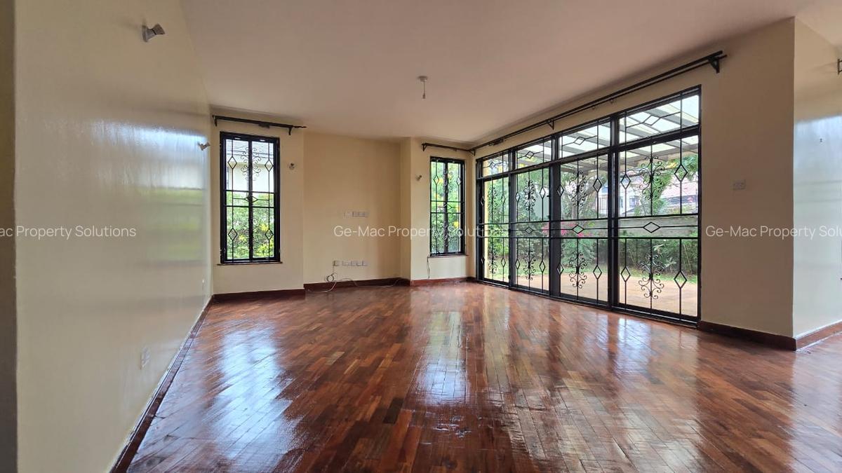 4 Bed House with En Suite in Garden Estate - 20