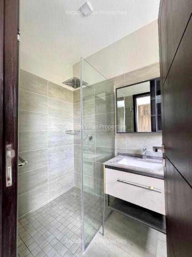 3 Bed Apartment with En Suite in Riverside - 5