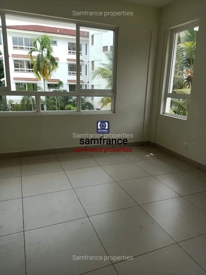 Serviced 4 Bed Apartment with En Suite at Links Road - 5