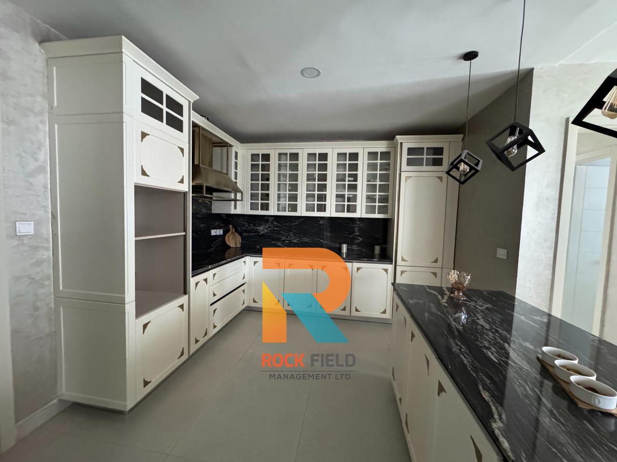 4 Bed Apartment with En Suite in General Mathenge - 2