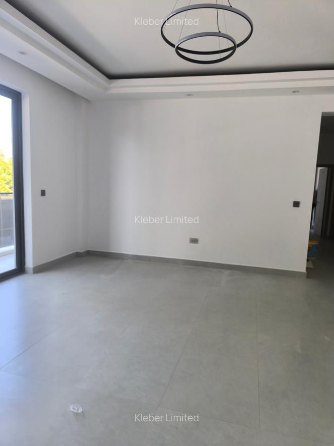 2 Bed Apartment with En Suite at Brookside - 4