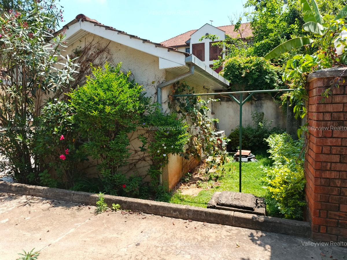 4 Bed Townhouse with En Suite at Lavington - 9