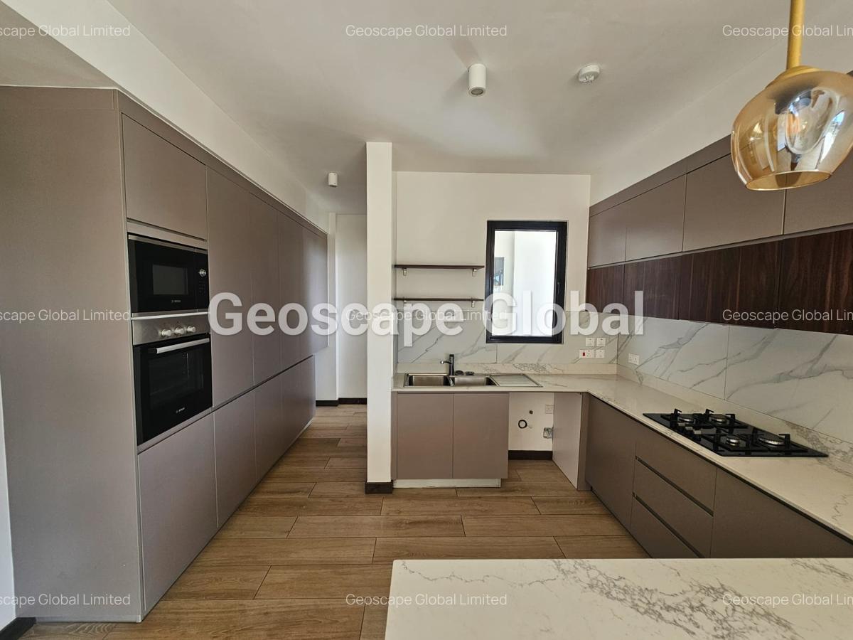 3 Bed Apartment with En Suite in Rosslyn - 2