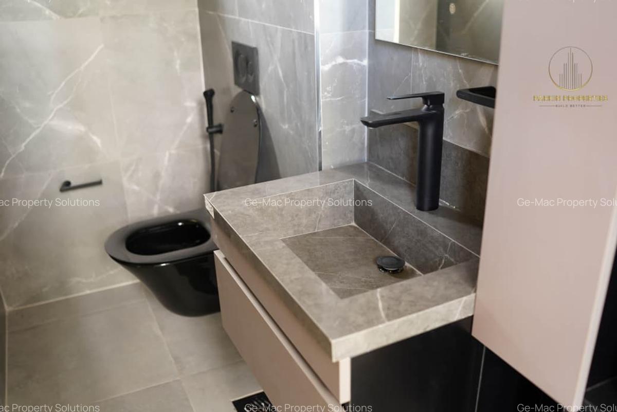 5 Bed House with En Suite in Runda - 4