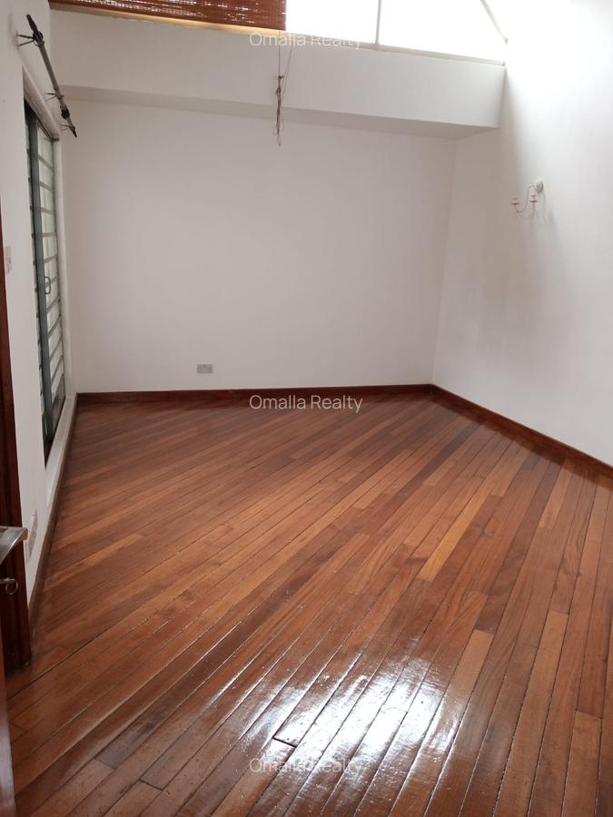 4 Bed House with En Suite in Lavington - 19