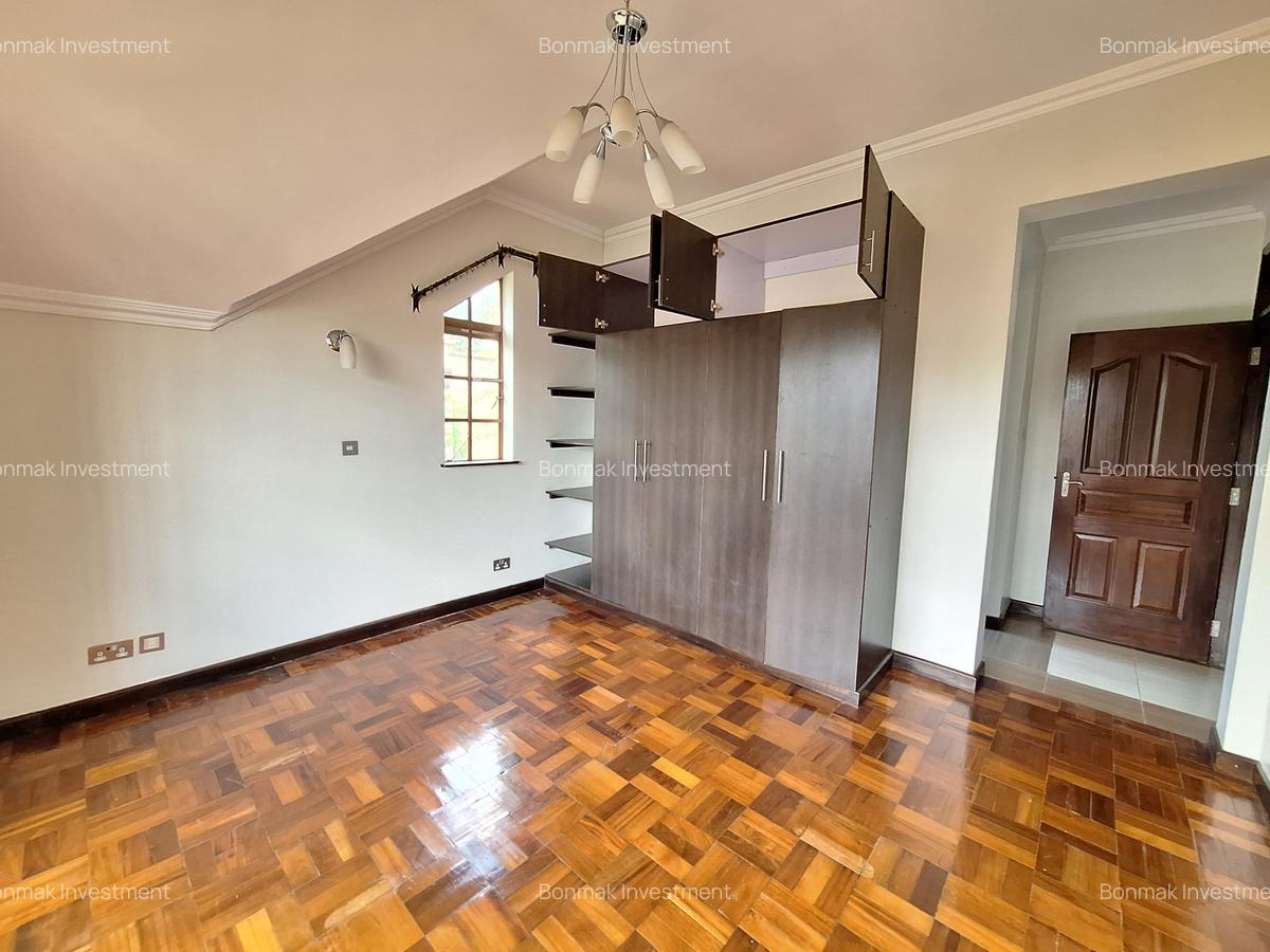 4 Bed Townhouse with En Suite at Rossylin Lone Tree - 19