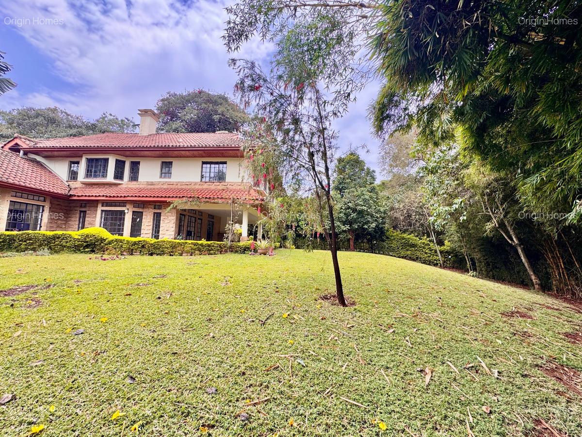 5 Bed House with En Suite at Rosslyn - 2