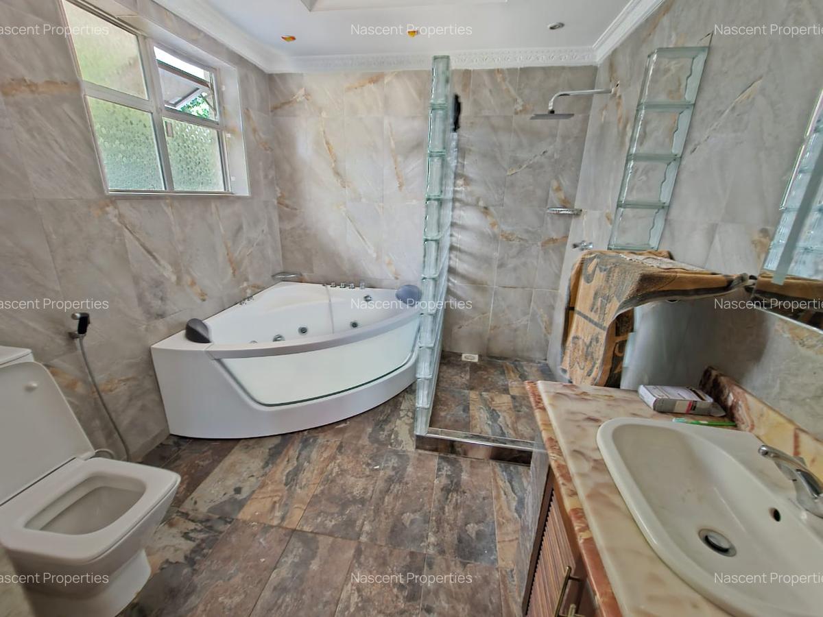 4 Bed House with En Suite in Runda - 14