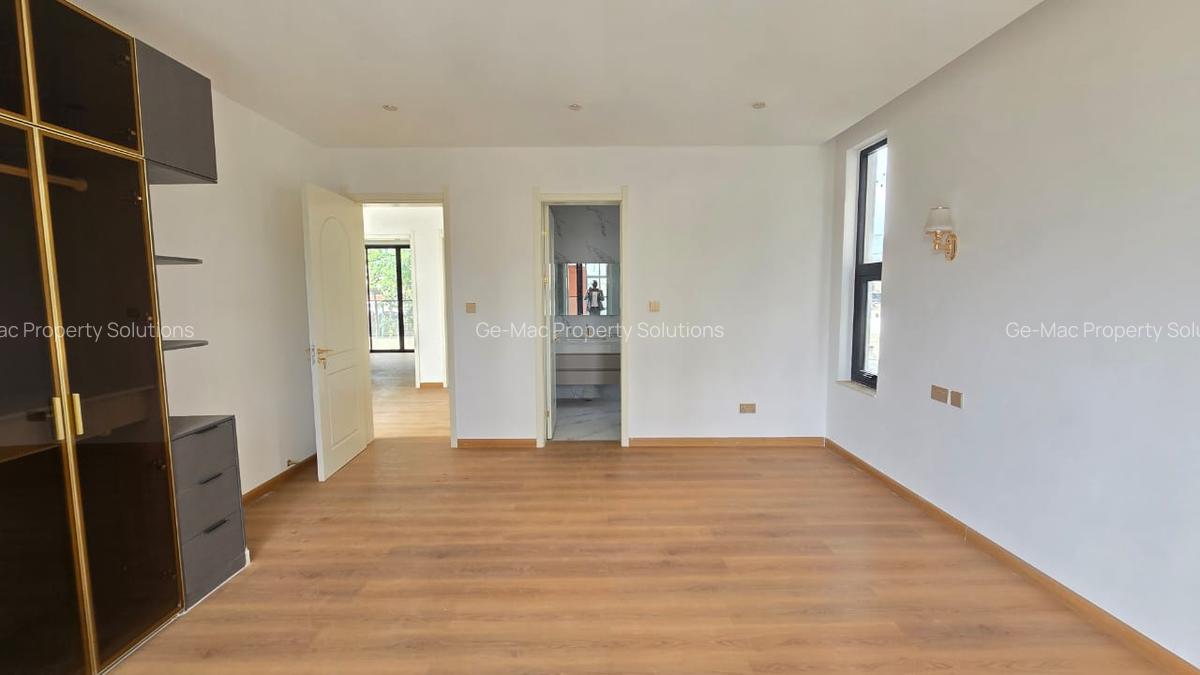 5 Bed House with En Suite in Lavington - 20