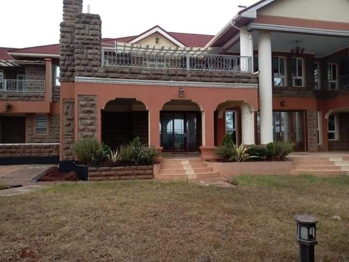 5 Bed House with En Suite in Runda - 1