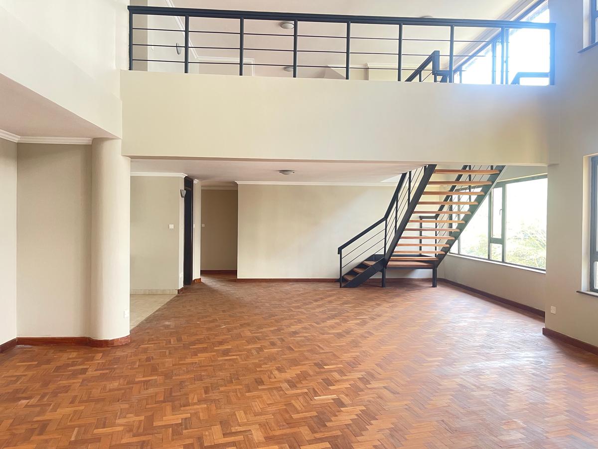 4 Bed Apartment in Riverside - 2