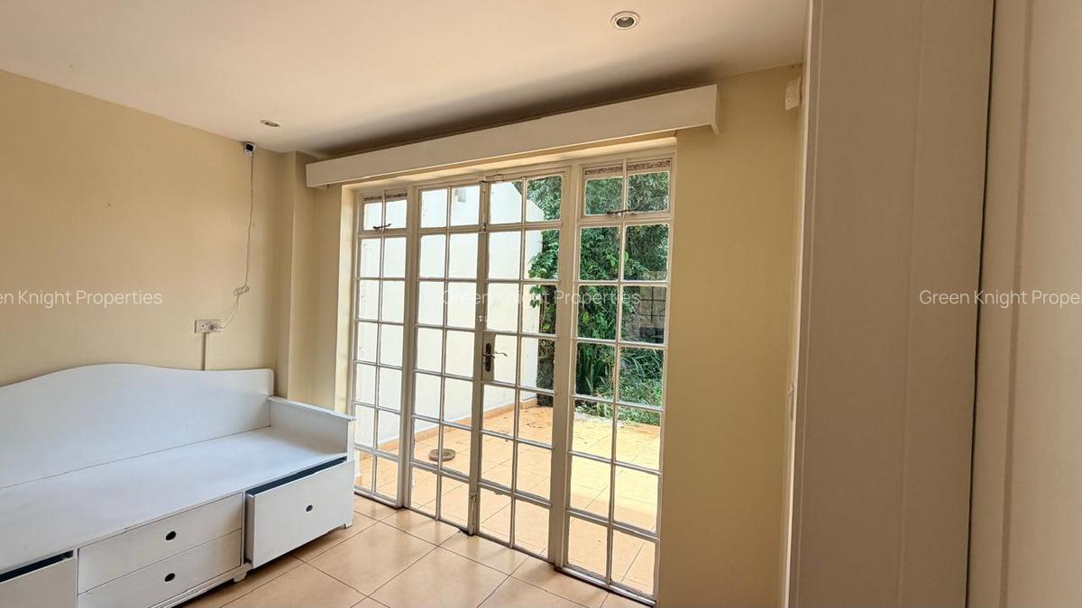 5 Bed House with En Suite in Spring Valley - 14