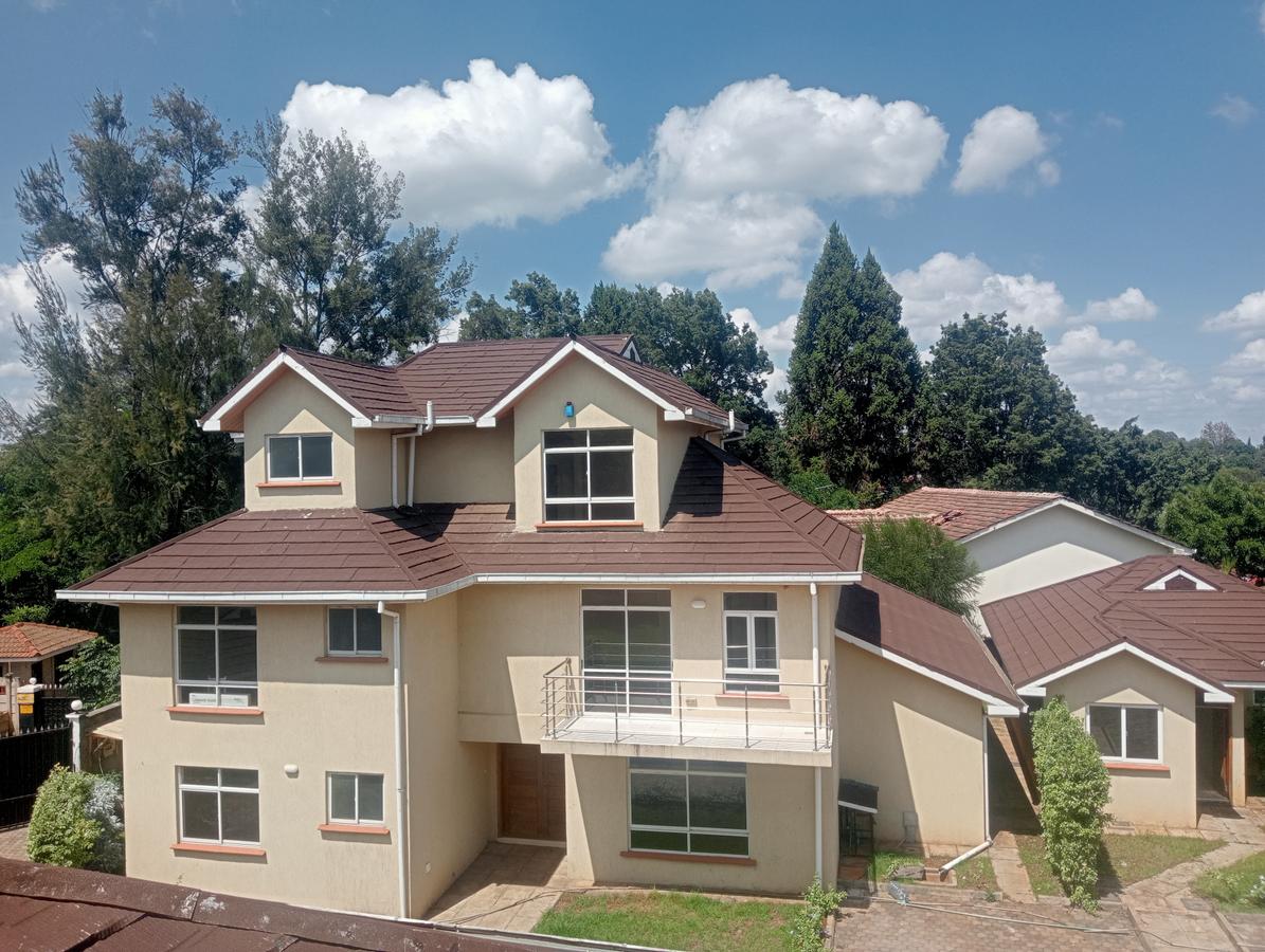 5 Bed House with En Suite at Spring Valley - 9