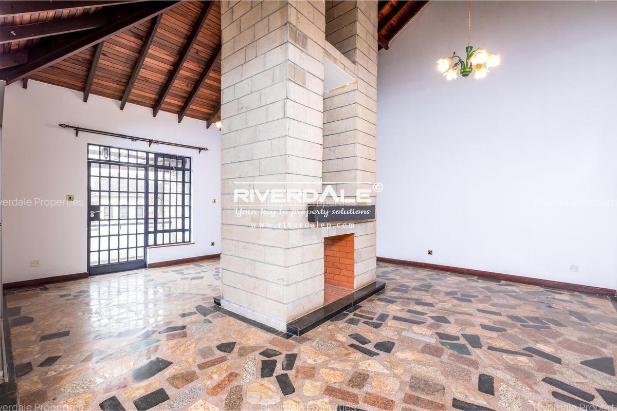 5 Bed Villa with En Suite in Lavington - 18