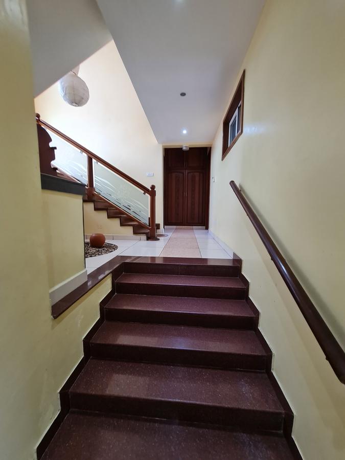 6 Bed House with En Suite in Kizingo - 18