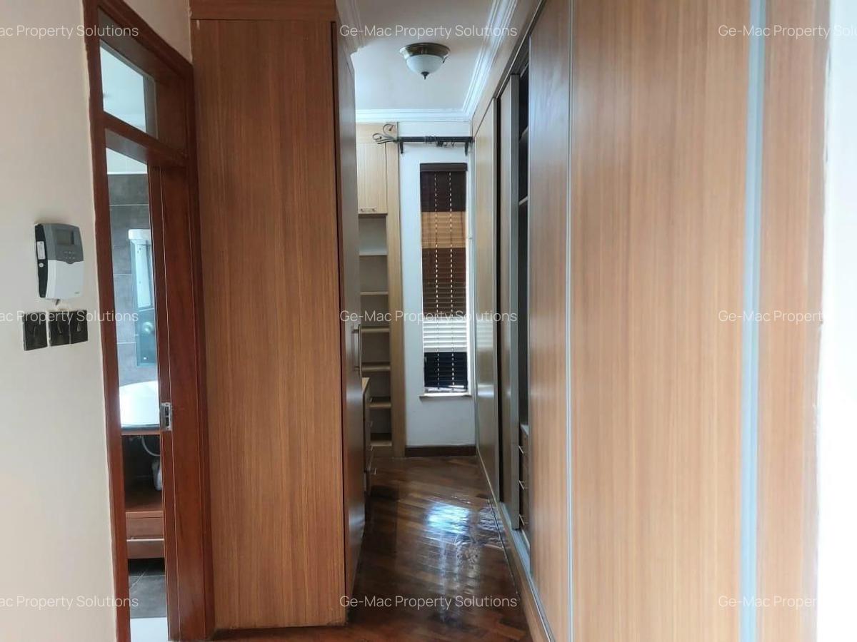 4 Bed House with En Suite in Garden Estate - 15