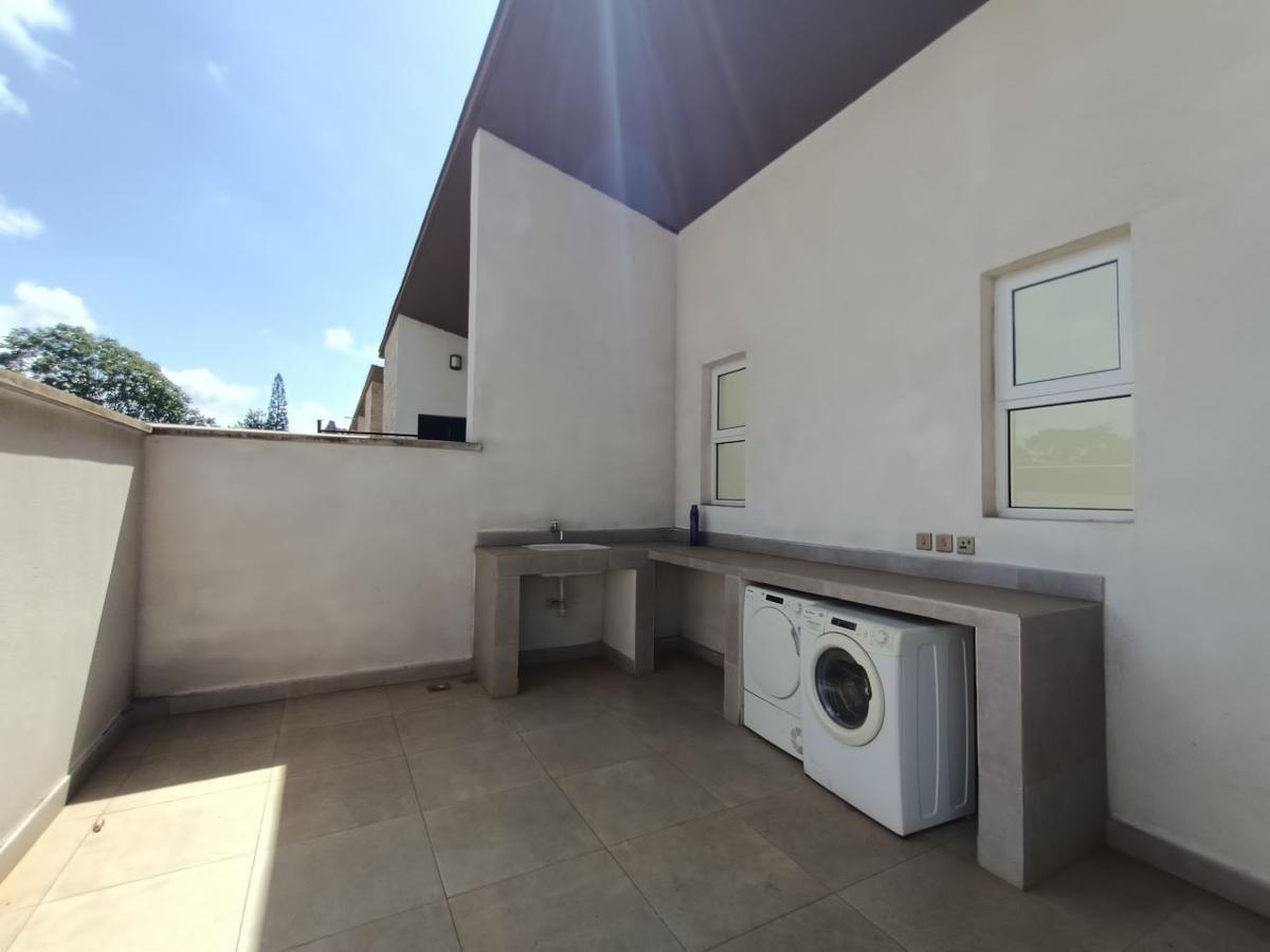 4 Bed Townhouse with En Suite at Lavington - 6