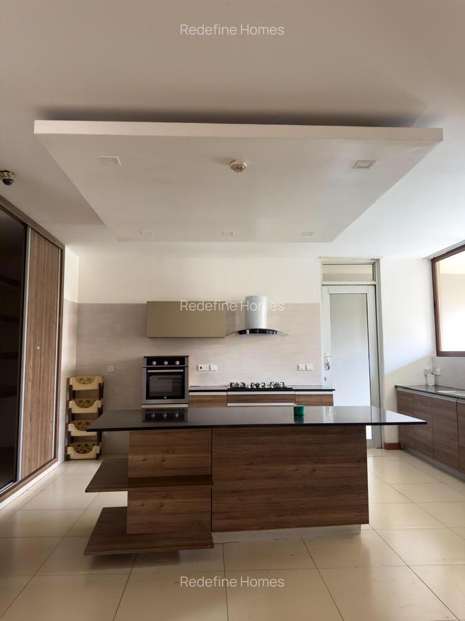 3 Bed Apartment with En Suite in Parklands - 1