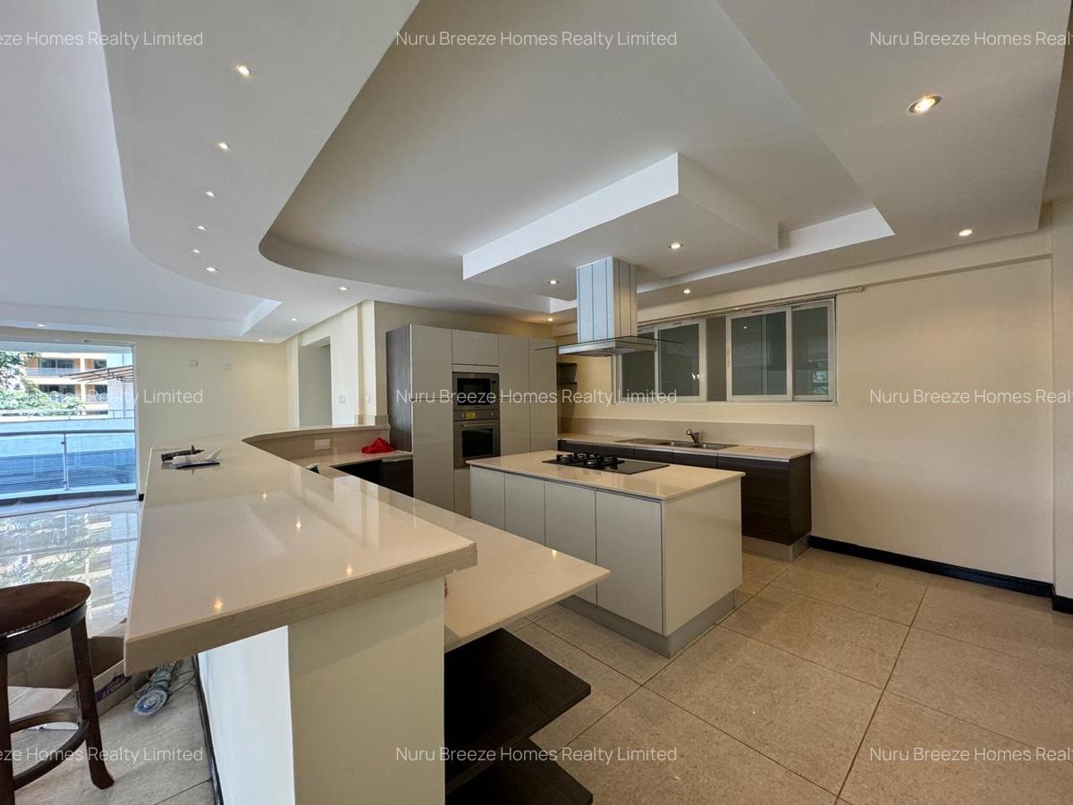 3 Bed Apartment with En Suite in Riverside - 5