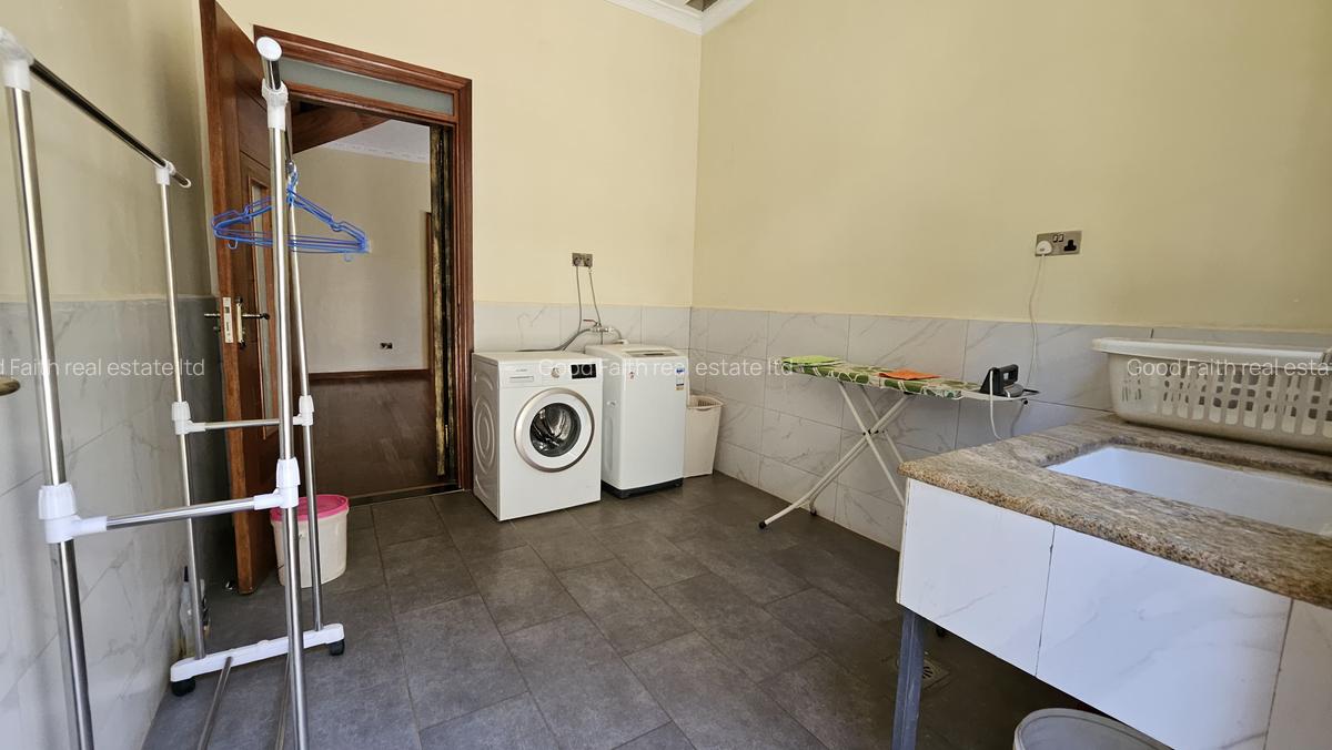 5 Bed House with En Suite in Runda - 15