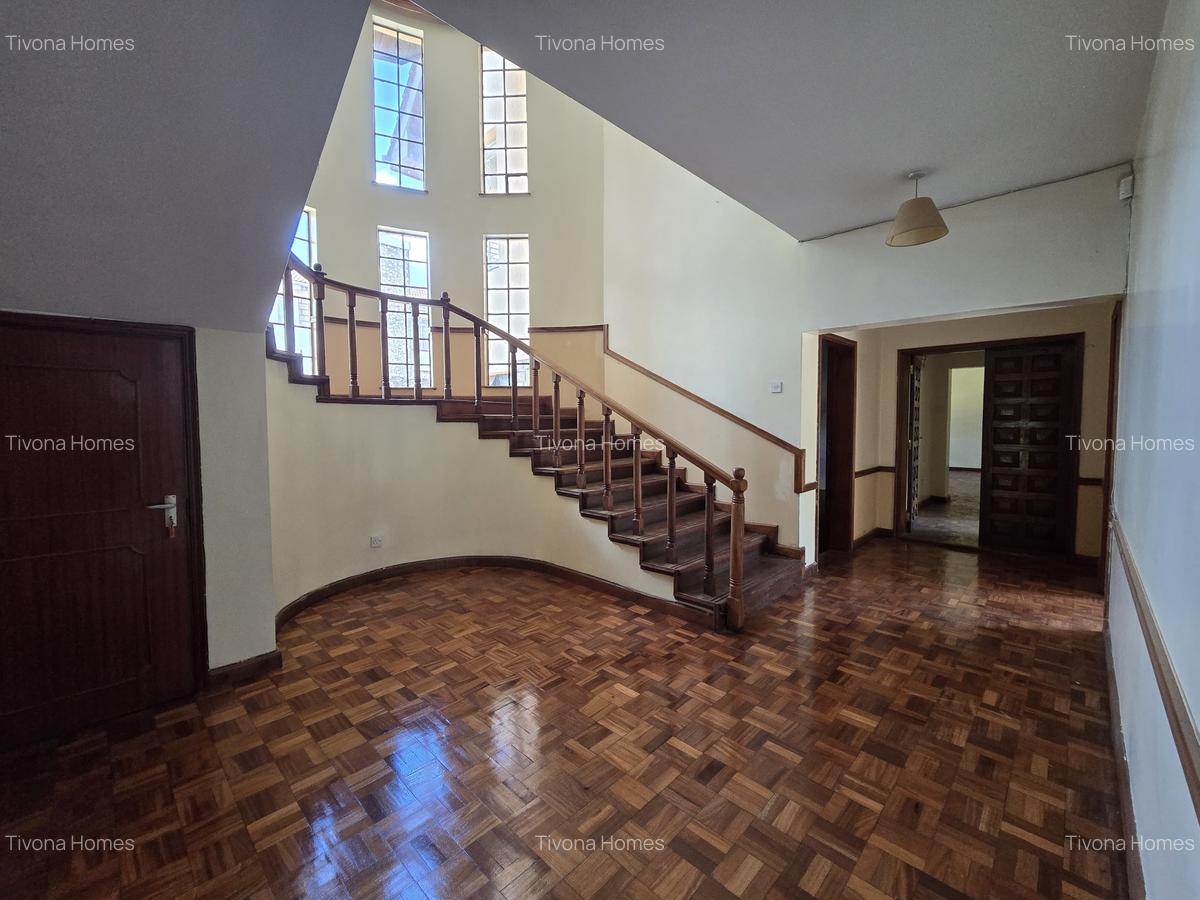 5 Bed House with En Suite in Runda - 10