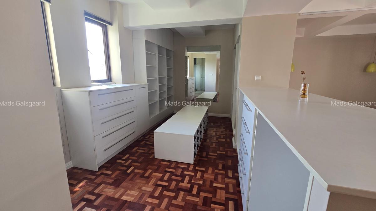 Furnished 3 Bed Apartment with En Suite at Hatheru Road - 11