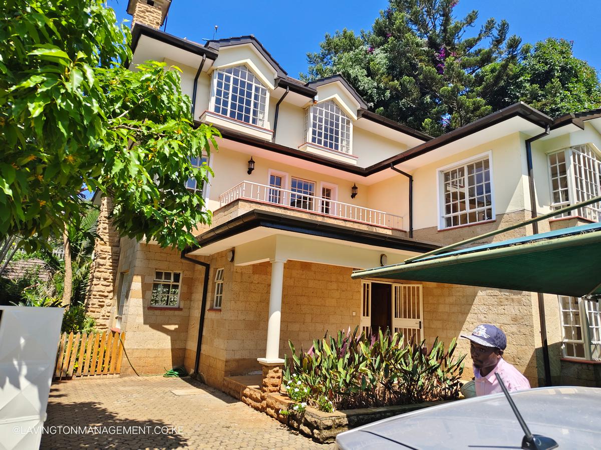 5 Bed Townhouse with En Suite at Lavington Green - 3