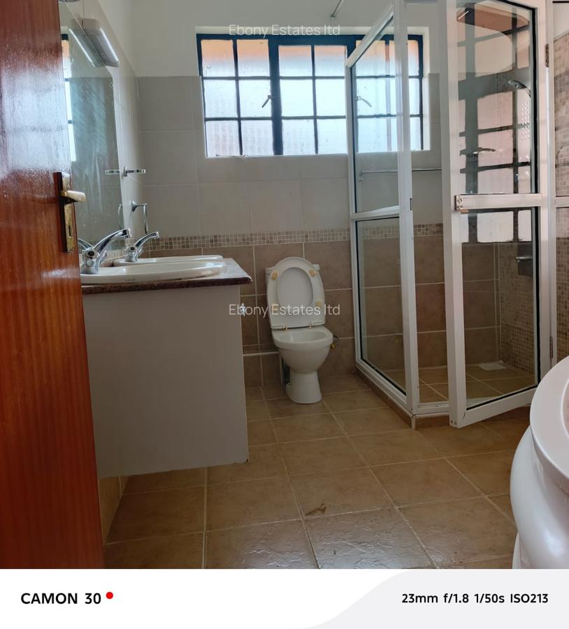 5 Bed Townhouse with En Suite in Lavington - 3
