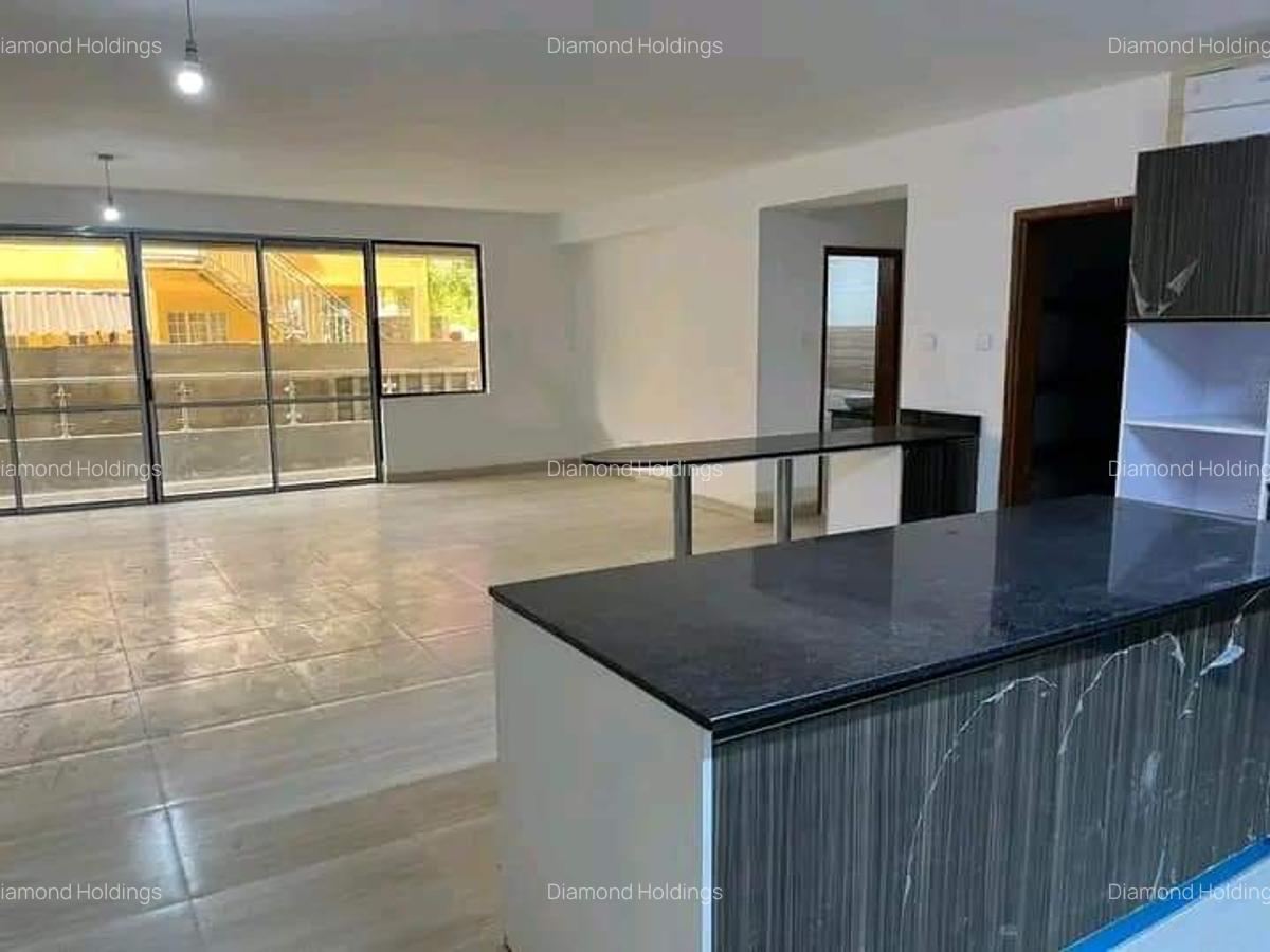 4 Bed Apartment with En Suite at Parklands - 2