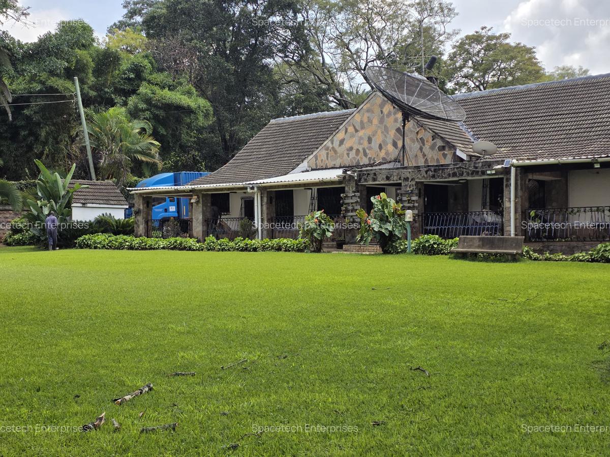 4 Bed House with En Suite in Spring Valley - 2
