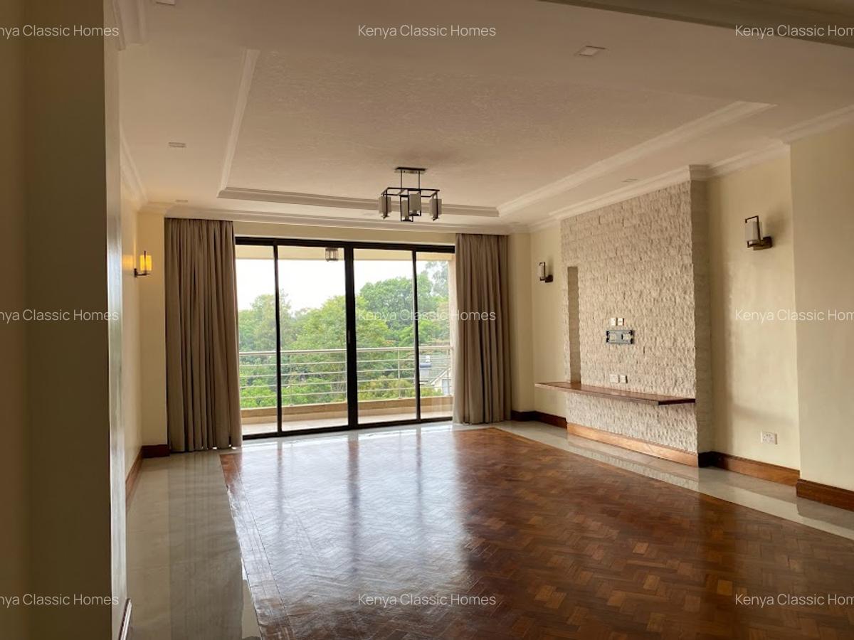 3 Bed Apartment with En Suite at Riverside - 11