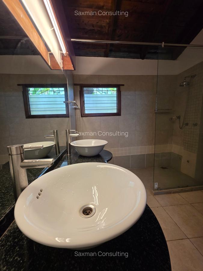 4 Bed House with Garden in Spring Valley - 16