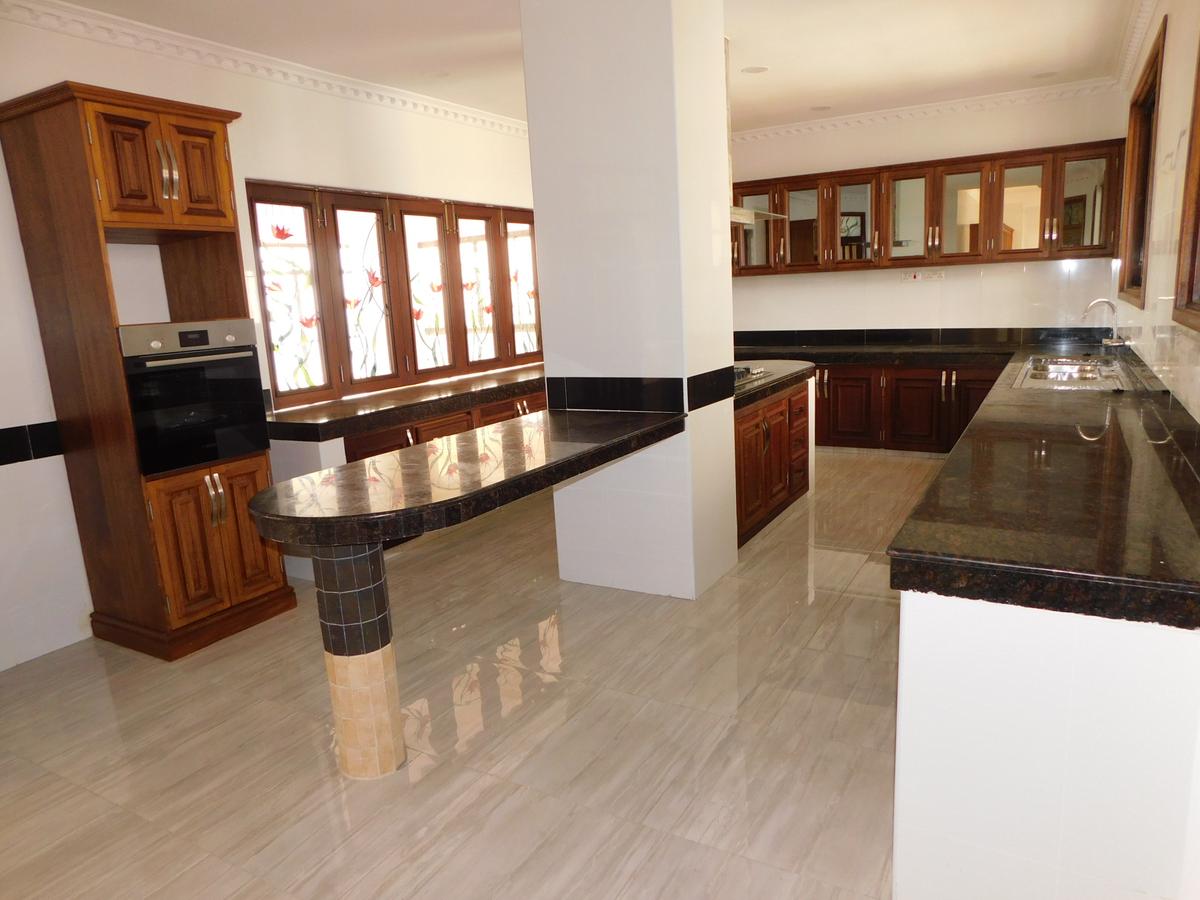 5 Bed Apartment with En Suite in Kizingo - 10