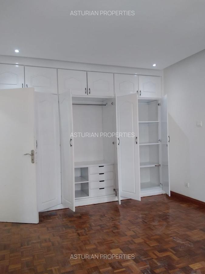 4 Bed Apartment with En Suite in Riverside - 8