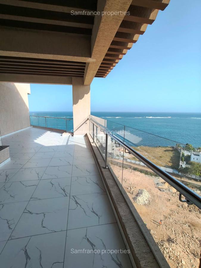 Serviced 5 Bed Apartment with En Suite at 1St Avanue - 1