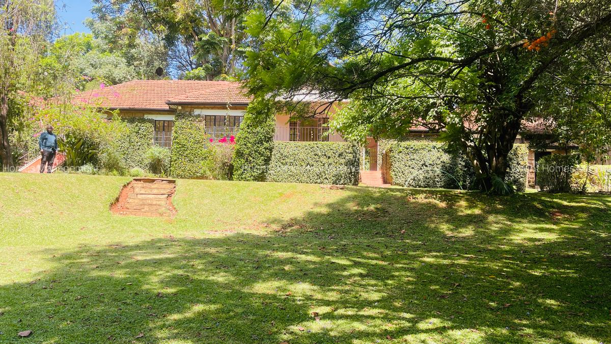 5 Bed House with En Suite in Lavington - 2
