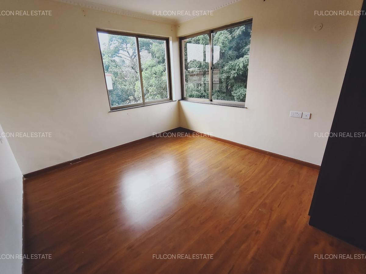 5 Bed Villa with En Suite in Lavington - 14
