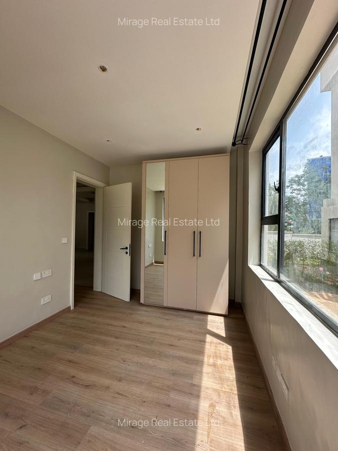 5 Bed Townhouse with En Suite in Lavington - 6