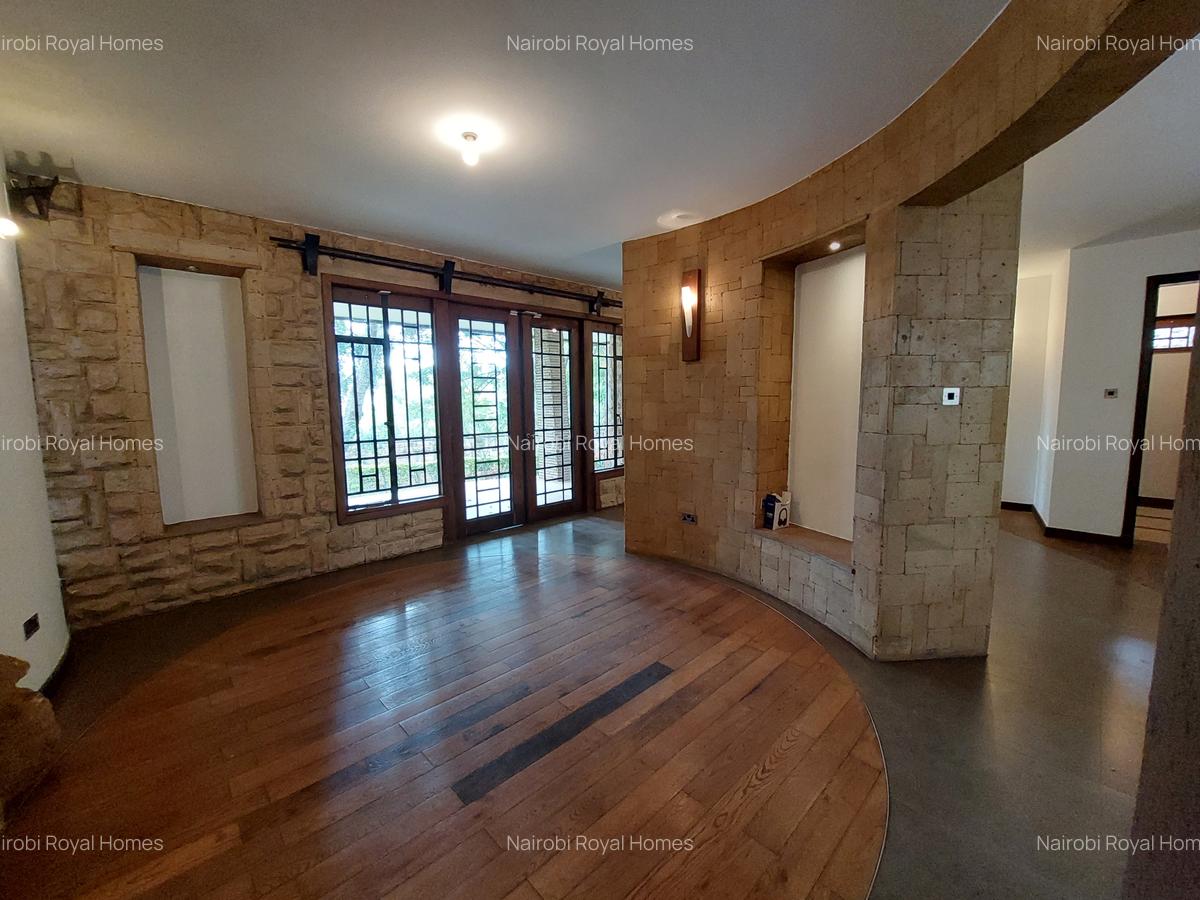 5 Bed Townhouse with En Suite at Lake View - 8