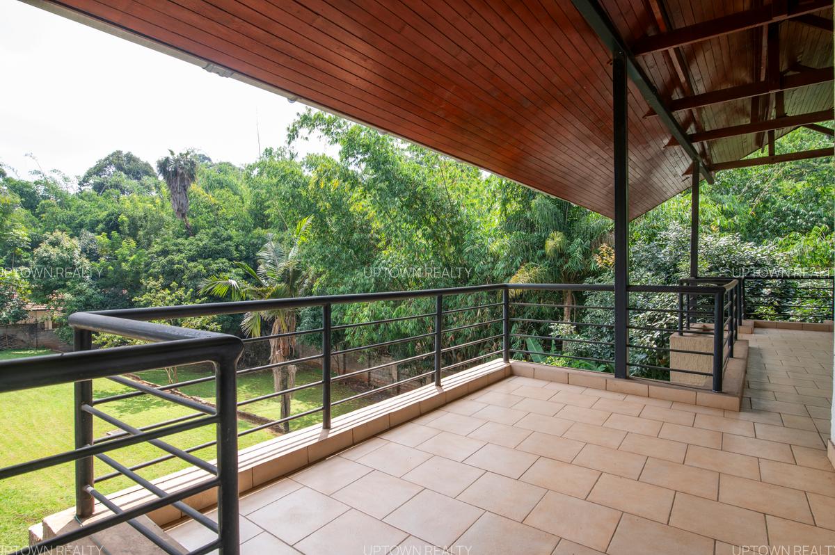 4 Bed House with En Suite at Lavington - 4