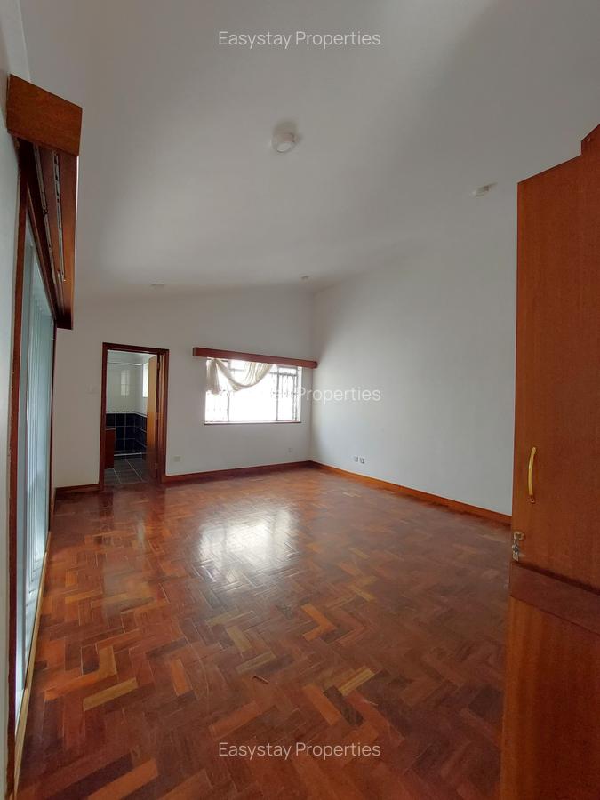 4 Bed Townhouse with En Suite in Brookside - 15