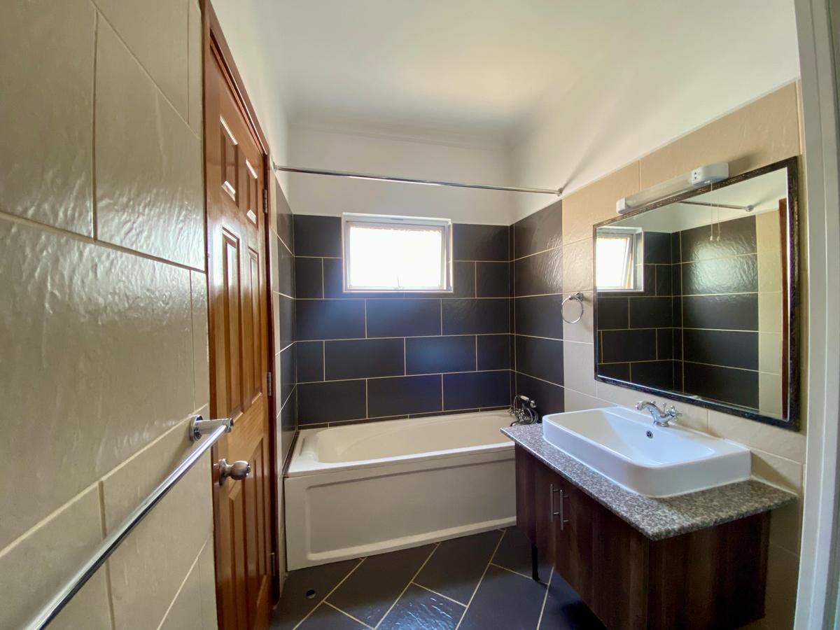 2 Bed Apartment with En Suite in Kilimani - 14